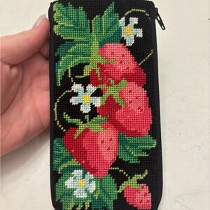 Stitch & zip eyeglasses case strawberry stitch